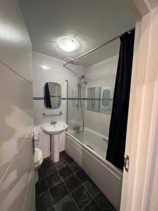 لندن Lovely 1 Bedroom Apartment In West Kensington المظهر الخارجي الصورة